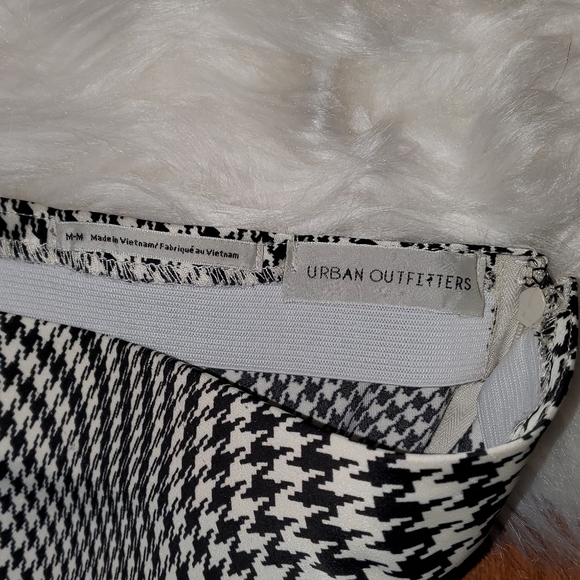 Urban Outfitters Optical Illusion Houndstooth Skirt With Slit - Picture 2 of 11
